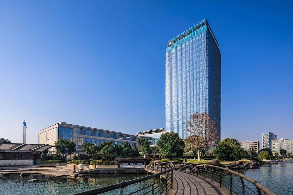 Wyndham Grand Suzhou Fenhu — 4-Star Luxury Hotel in Suzhou, People's Republic of China