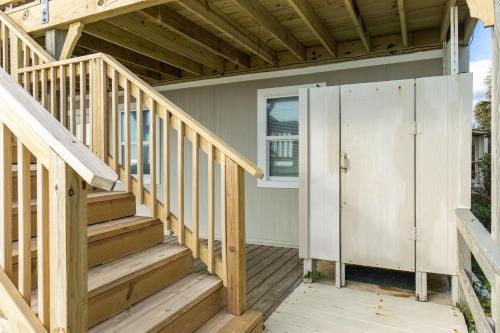 Yorkshire by Oak Island Accommodations - photo 24