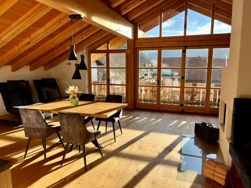 Wally Luxus Lodge im Ferienhaus Magdalena — 4-Star Luxury Hotel in Mittenwald, Germany