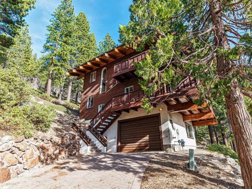 Fantastic Lakeview house with large decks
