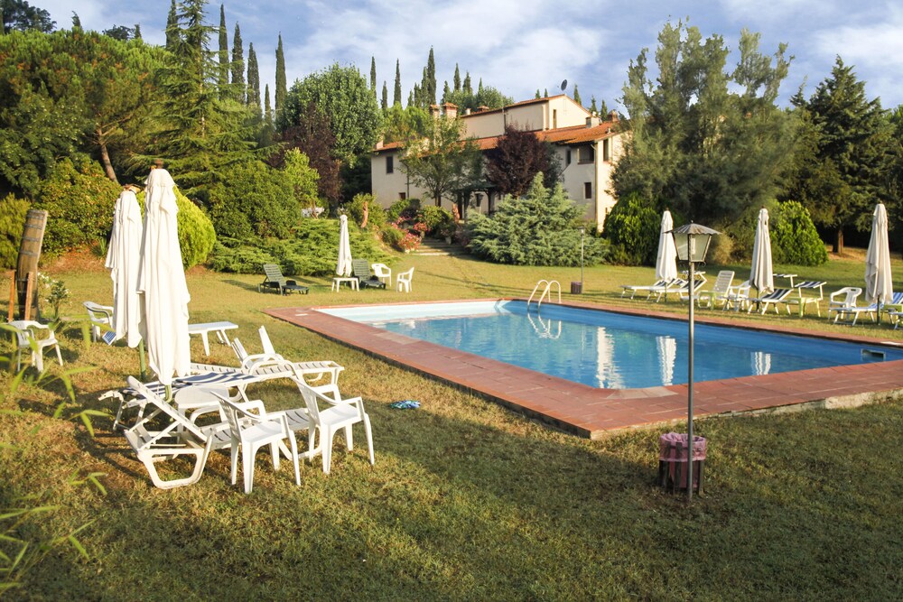 Agriturismo Girasole — 4-Star Luxury Hotel in Gambassi Terme, Italy