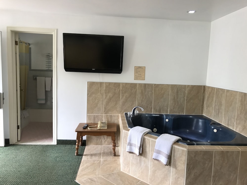Relax Inn Altoona - photo 72