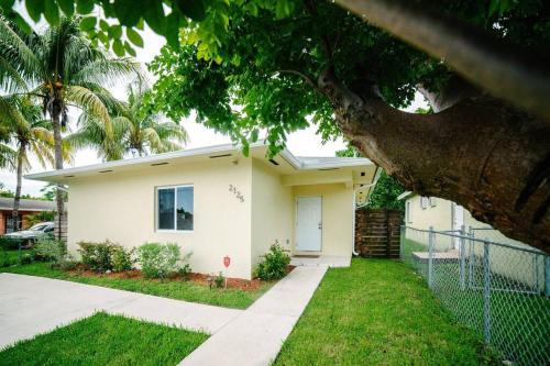 New house on the block near Miami Airport. — 4-Star Luxury Hotel in Miami, United States