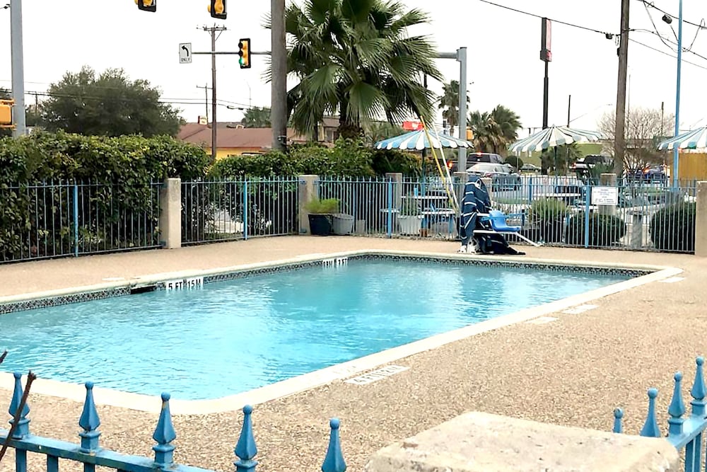 Sky Palace Inn By Jasper Near AT&T Center - photo 2