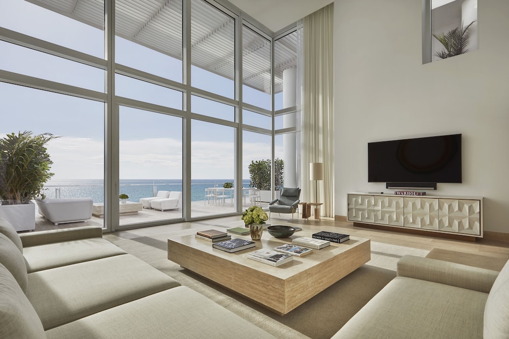 Four Seasons Hotel at The Surf Club - photo 34