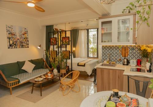 Art Boutique Duplex 2BR Apart Bathtub Wifi Netflix — 4-Star Luxury Hotel in Hanoi, Vietnam