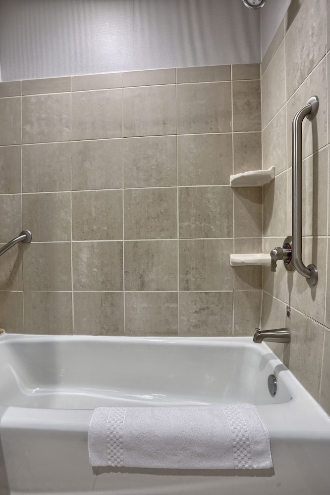 Cobblestone Hotel & Suites Waynesboro - photo 41