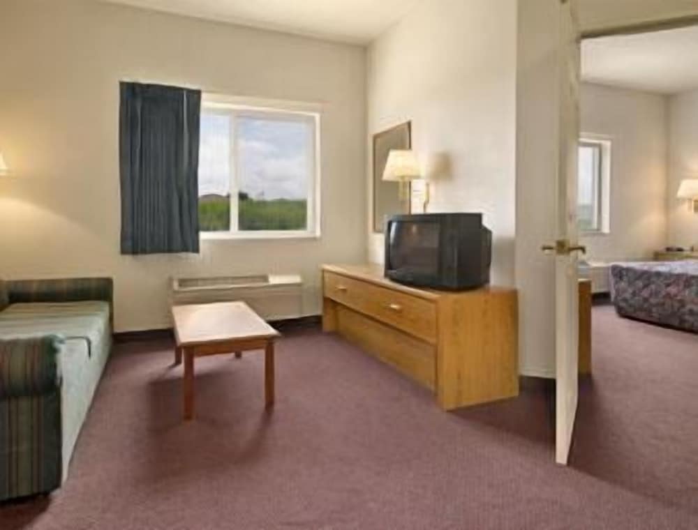 Super 8 by Wyndham Beresford - photo 14
