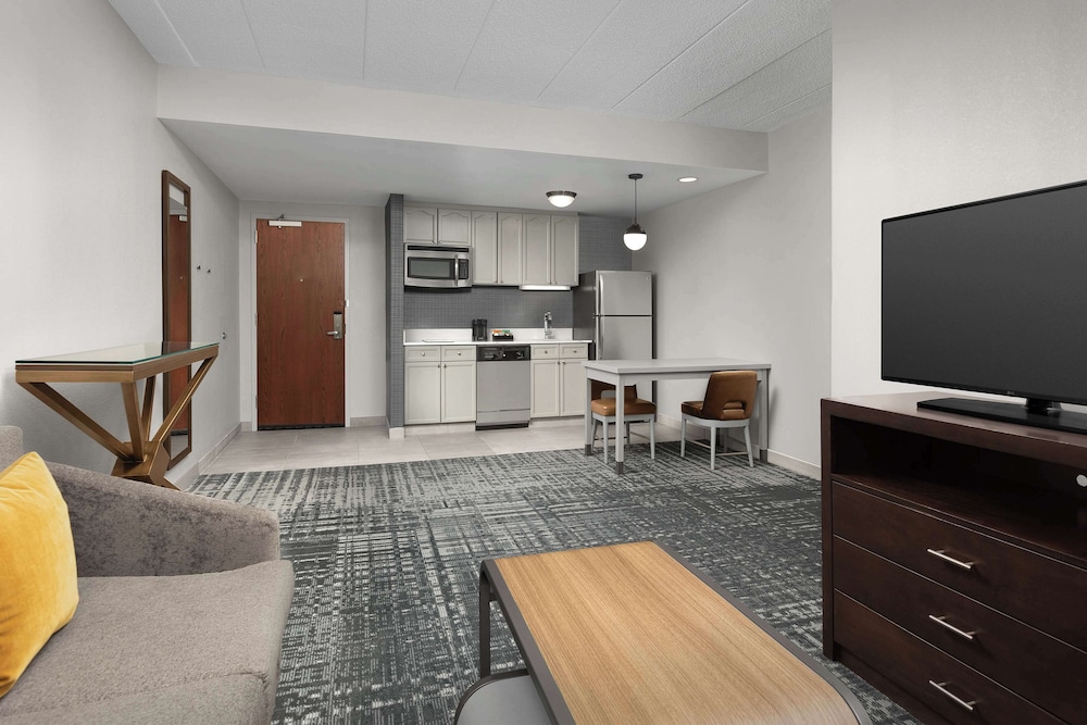 Homewood Suites by Hilton Reading - photo 18
