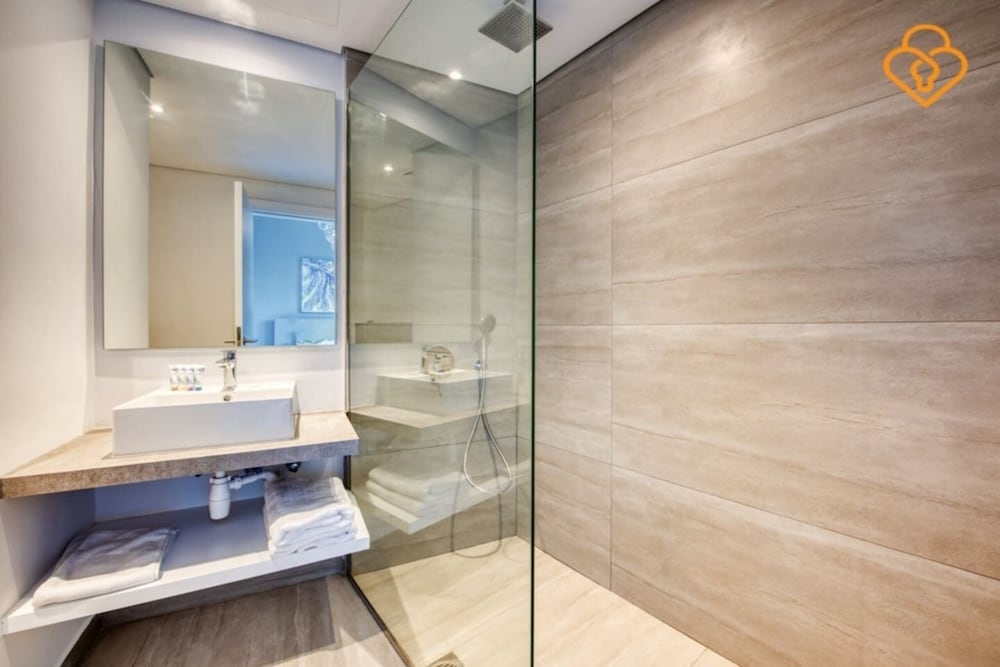 Vacationer I Bay Central 1 One Bed with Stunning Marina View — 4-Star Luxury Hotel in Dubai, United Arab Emirates