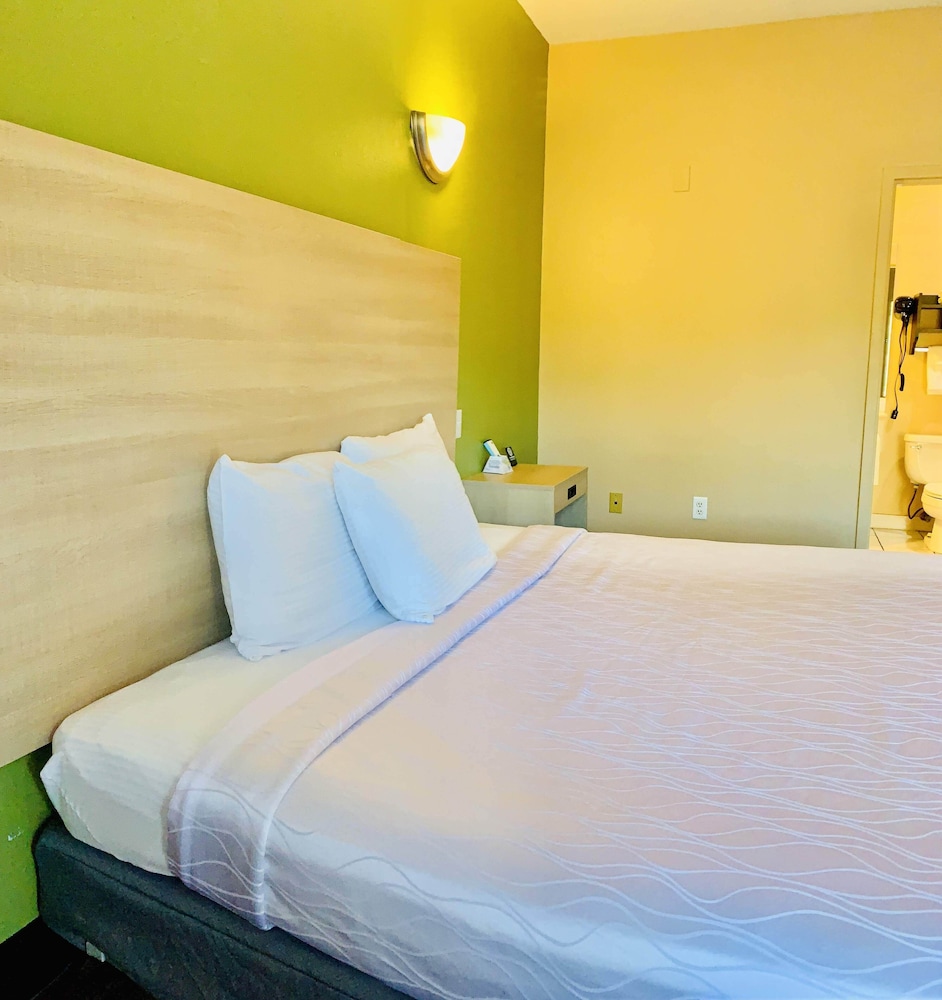 Weston Inn & Suites - photo 18
