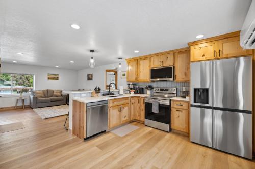 New Brand new Downtown Loft 203 Lake views half block from lake restaurants and shopping in Mccall, United States