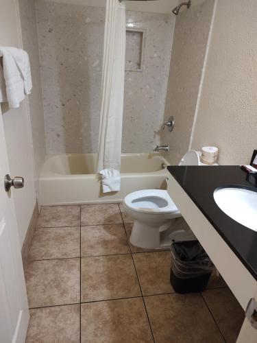 Economy Inn Richmond - photo 43