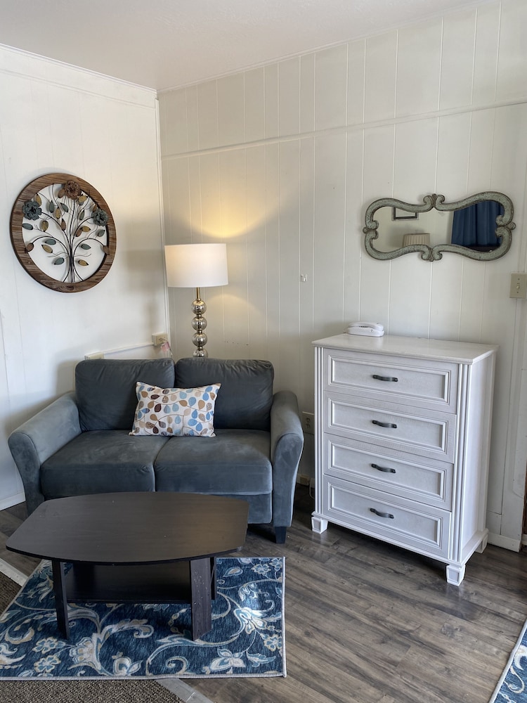 Lamplighter Cabins & Suites - photo 61