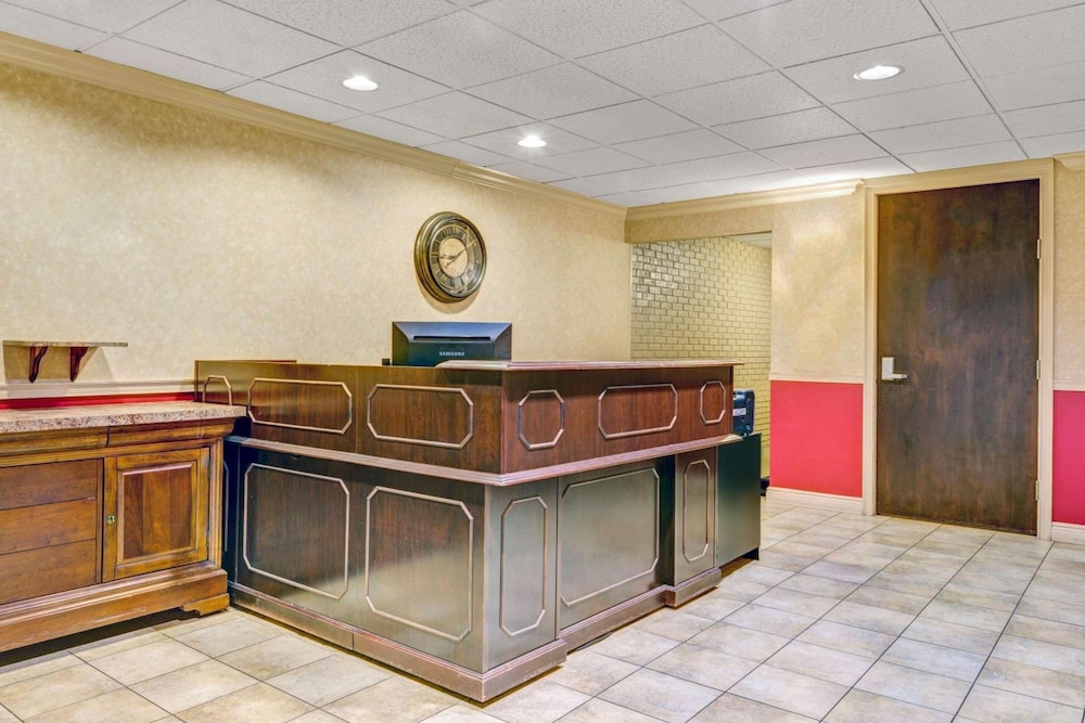 HomeSpring Inn & Studios - featured photo