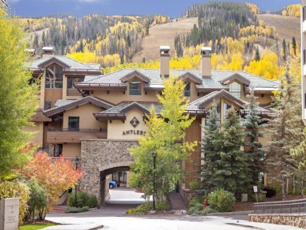 4 Bedroom Antlers Vacation Rental With Incredible Slopeside Views and Just a Short Walk to Gondola and Lionshead Village — 4-Star Luxury Hotel in Vail, United States