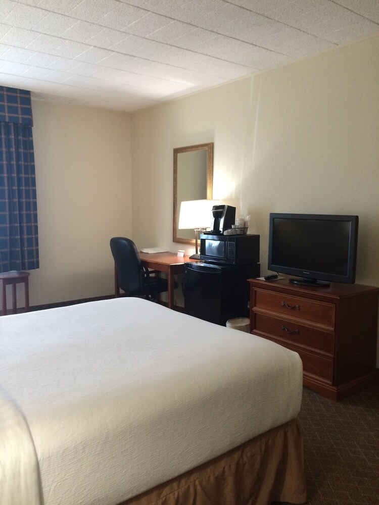 Clarion Inn Frederick Event Center - photo 16