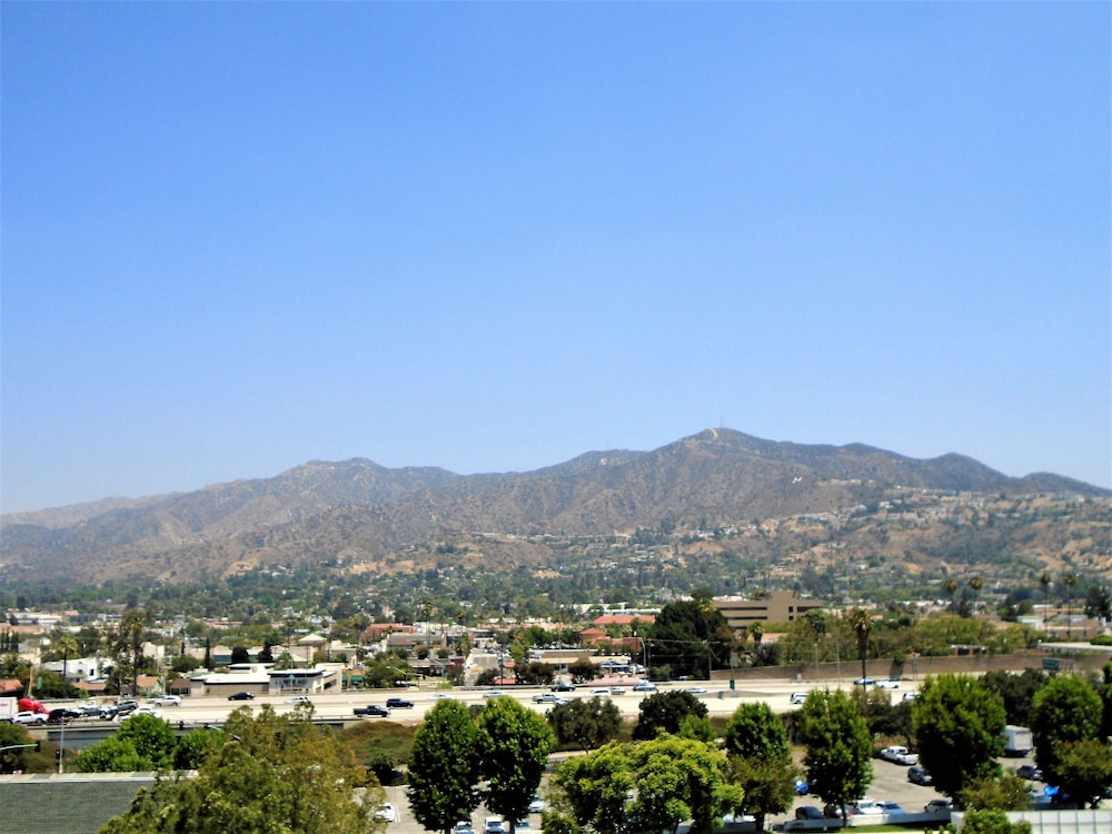 Glendale Express Hotel Los Angeles - photo 37