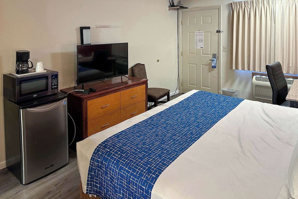 Econo Lodge Edmonds North Seattle - photo 18