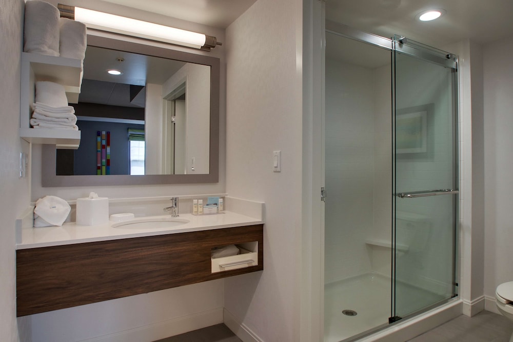 Hampton Inn & Suites Chicago Aurora - photo 19