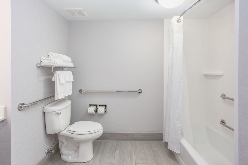Holiday Inn Hotel & Suites Tallahassee Conference Ctr N by IHG - photo 30
