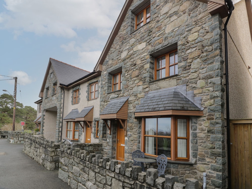 Anadlu - carbon neutral hotel in Llanbedr
