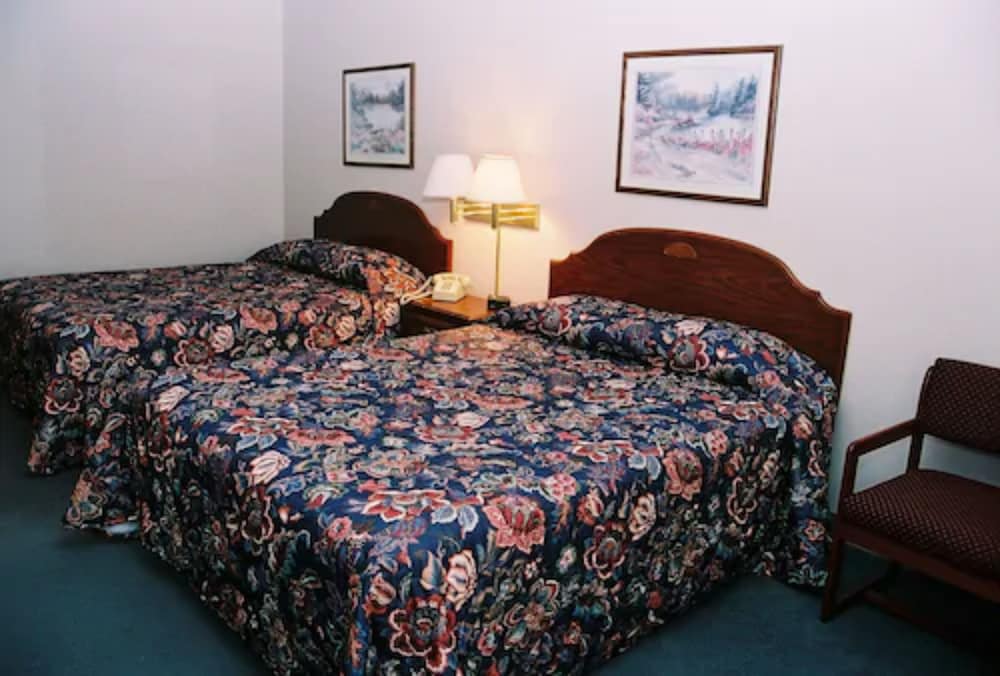 Benny's Colville Inn - photo 4