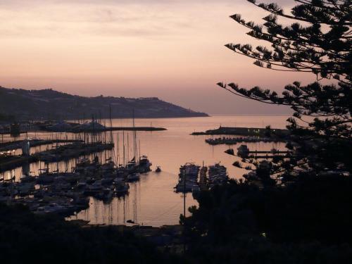 Appartamento Vista Mare Sulla Pista Ciclabile — 4-Star Luxury Hotel in San Remo, Italy