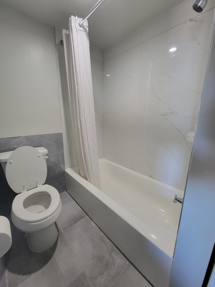 Maxim Iii Motel - photo 14