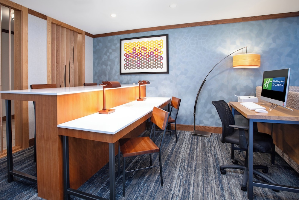 Holiday Inn Express & Suites Buffalo by IHG - photo 36