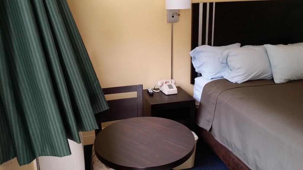 Rock Haven Terrace Motel - photo 3