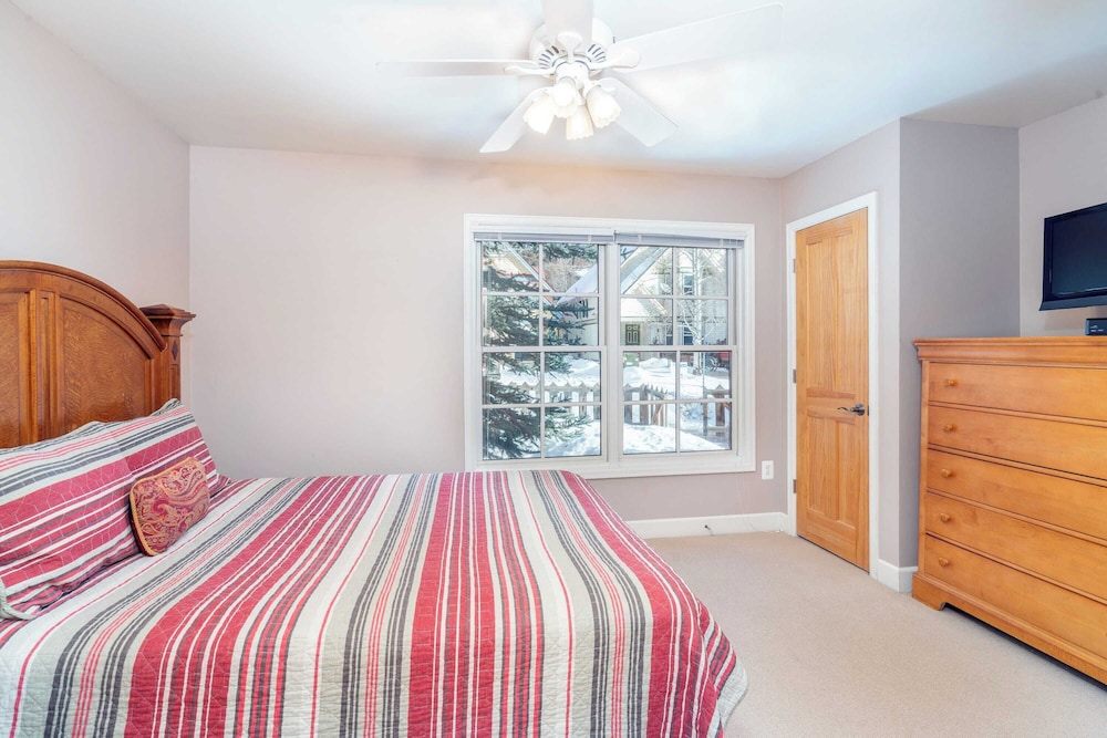 Bachman Village 14 by Avantstay Close To Town & The Slopes w Hot Tub Permit#12038 - photo 12