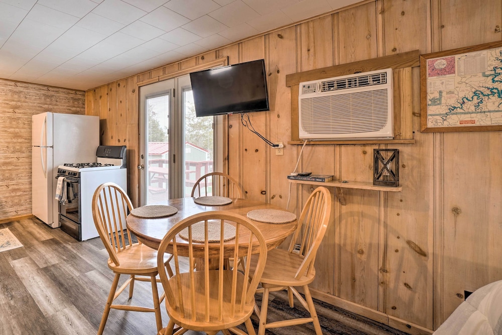Quaint Table Rock Lake Hideout with Pool Access - photo 7
