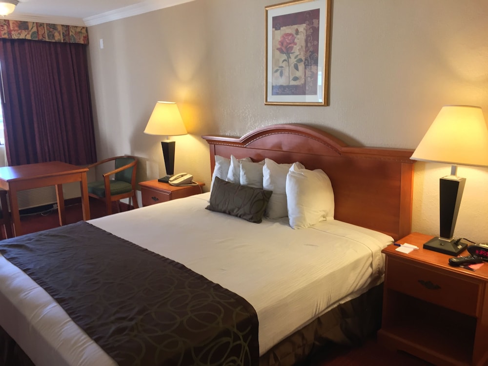 Chula Vista Inn - photo 6