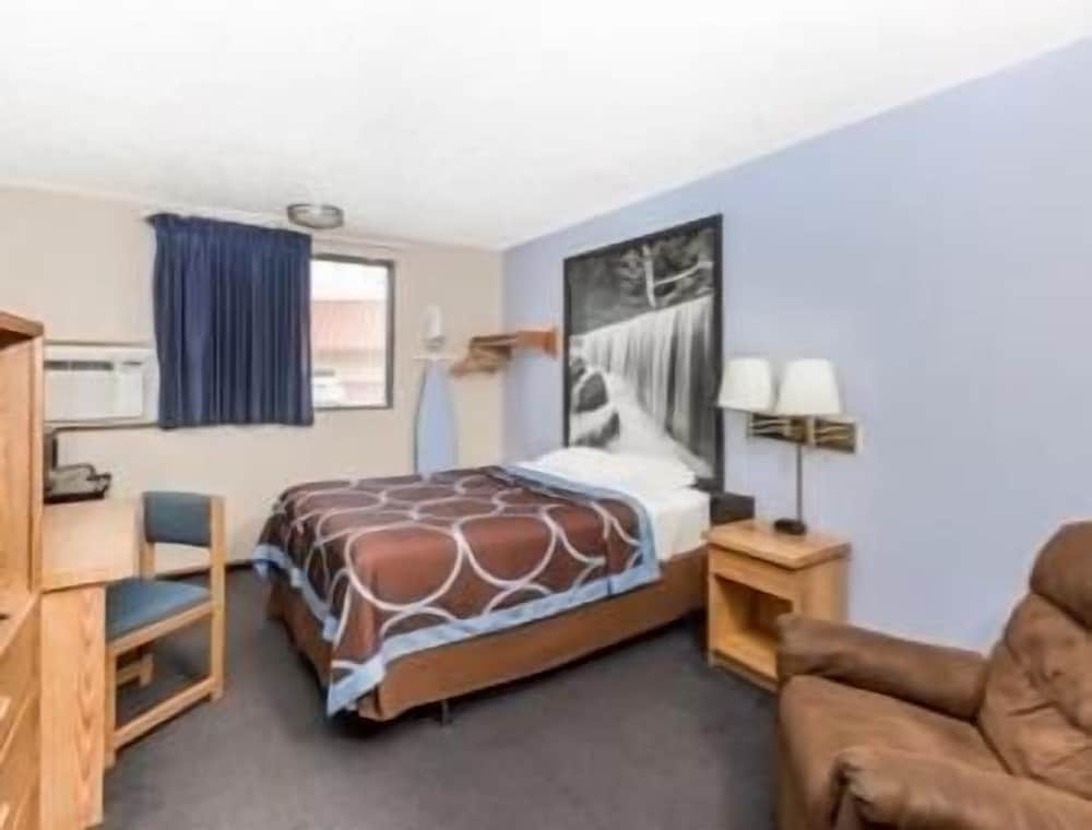 Super 8 by Wyndham Manhattan KS - photo 15