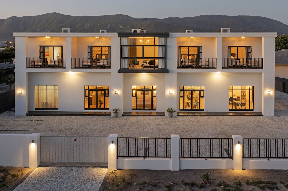 Glow Boutique Suites & Guesthouse — 4-Star Luxury Hotel in Hermanus, South Africa