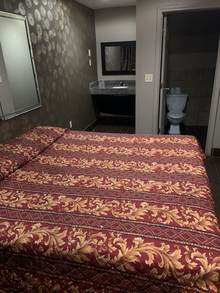 Royal Relax Inn - photo 2