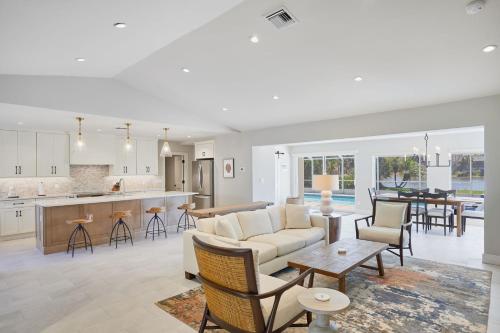 Stunning West End Home with Pool and Spa — 4-Star Luxury Hotel in Sanibel, United States