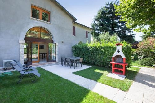 Villa Al Parco Antico Casetta Centrale — 4-Star Luxury Hotel in Costermano, Italy