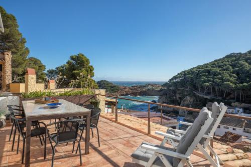Flateli Sa Tuna 1 — 4-Star Luxury Hotel in Girona, Spain