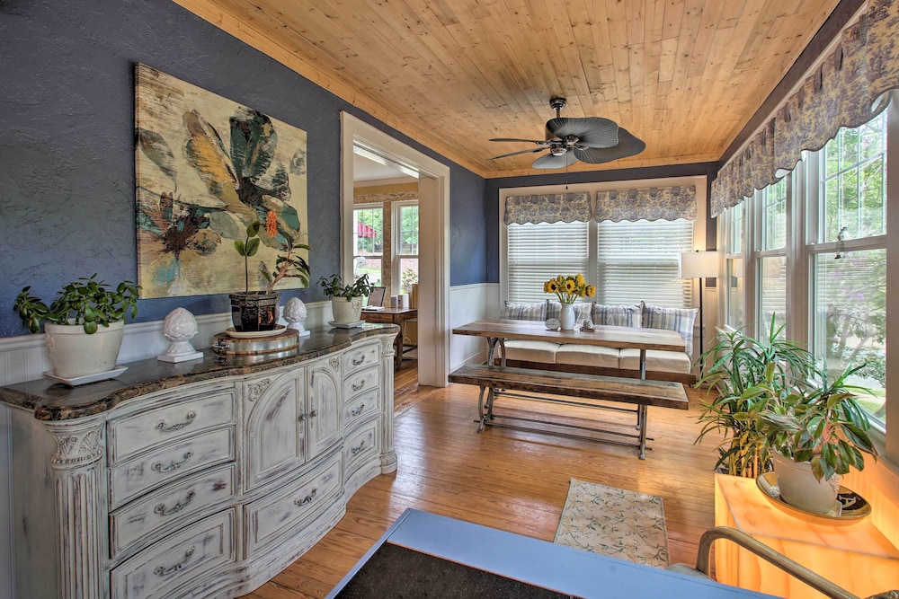 2 Mi To Oaklawn Casino Home with Peaceful Yard - photo 20
