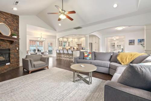 Club Coler Ultimate Bike Home Near DT — 4-Star Luxury Hotel in Bentonville, United States