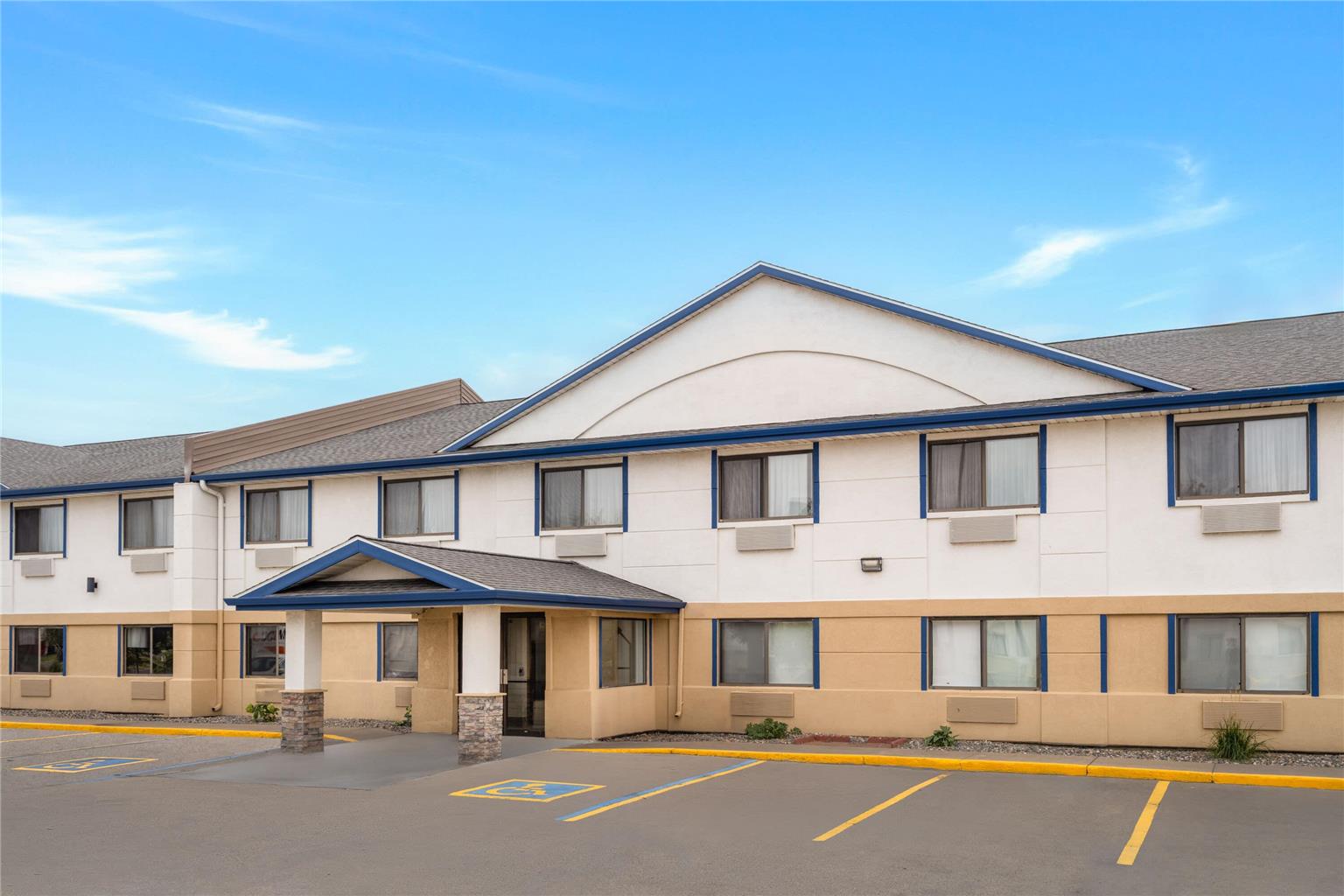 Travelodge by Wyndham Fargo West Acres - photo 2