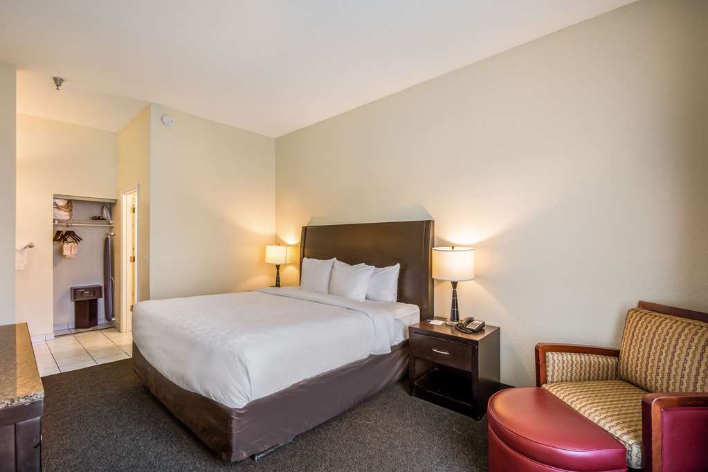Clarion Inn & Suites Central Clearwater Beach - photo 47