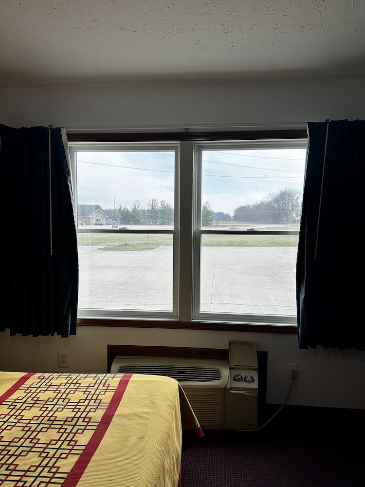Attica Inn - photo 6