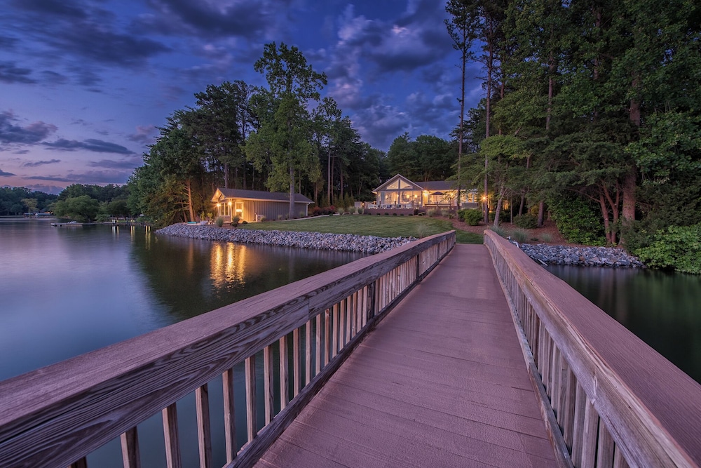 Lake Norman Hideaway — 4-Star Luxury Hotel in Mooresville, United States