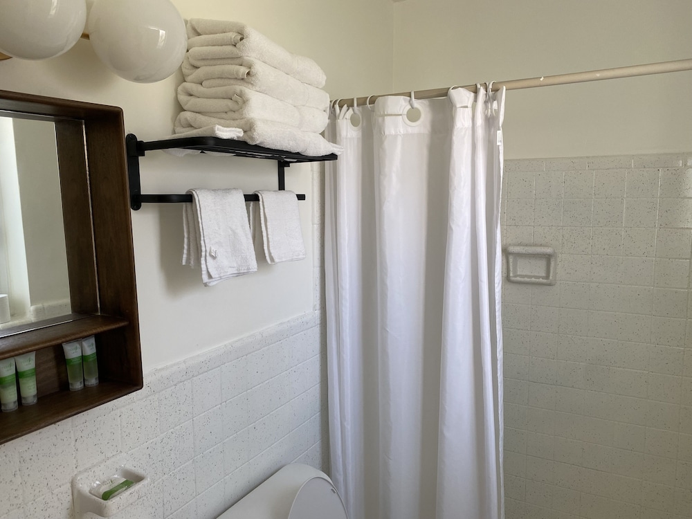 Tiana Beach Inn - photo 30