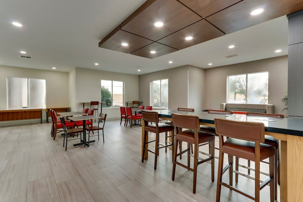 Holiday Inn Express & Suites Waxahachie by IHG - photo 36
