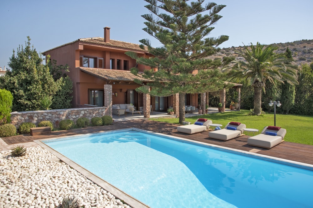Villa Terra Mare — 4-Star Luxury Hotel in Vari, Greece