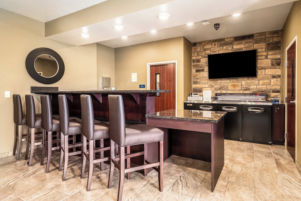 Cobblestone Inn & Suites Kermit - photo 29
